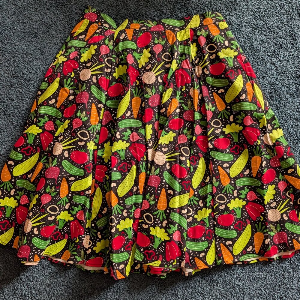 EUC Eva Rose Vegetable Retro Skirt in Size XL